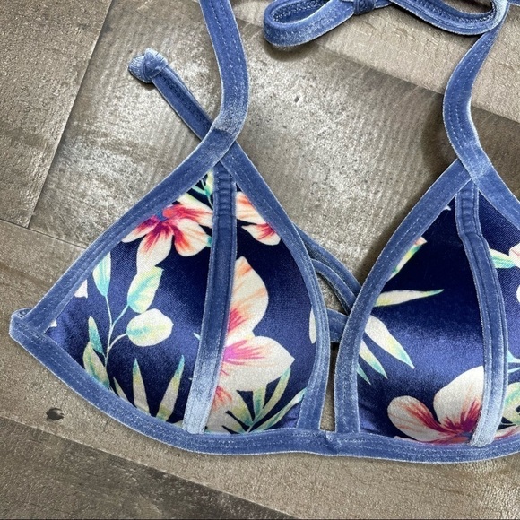 PINK Victoria’s Secret Swim Triangle Bikini Top small - Picture 3 of 9